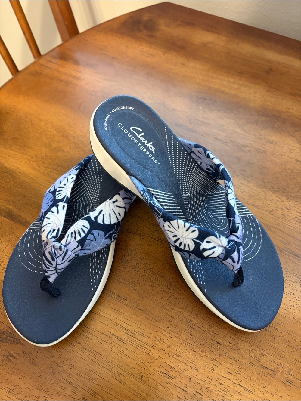 Clarks Cloudsteppers Navy and White Floral Thong Sandals